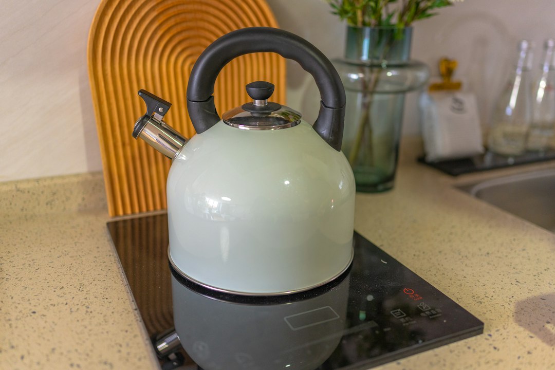 Waterkoker ontkalken zonder azijn: dit werkt écht