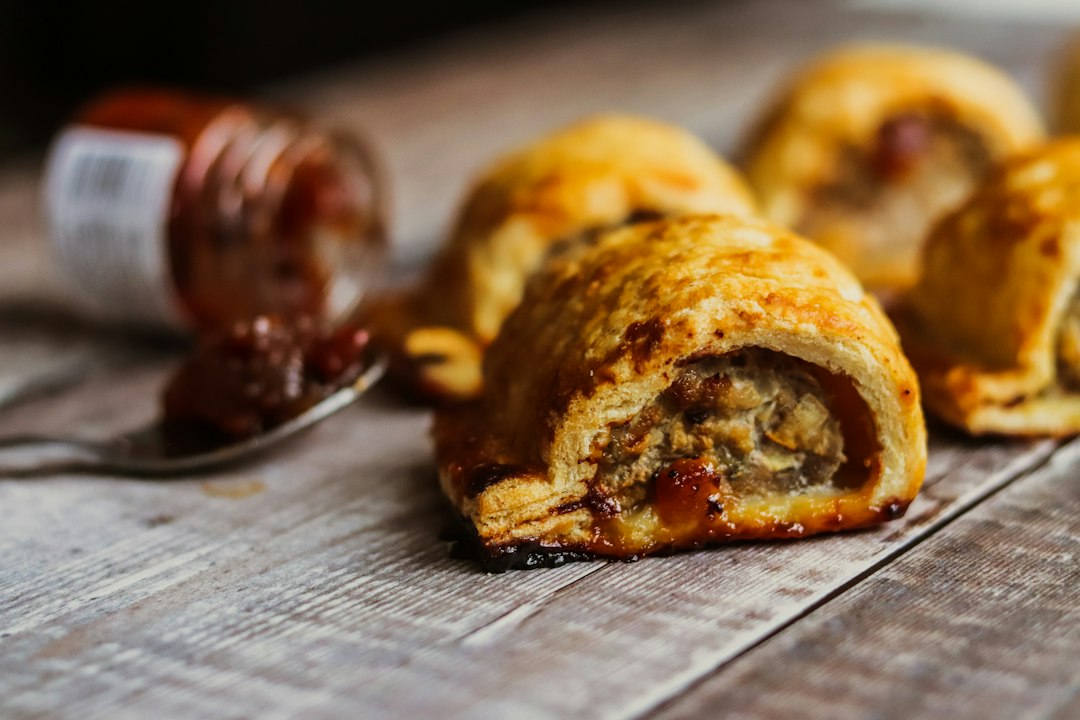 Saucijzenbroodje opwarmen in de airfryer: zo doe je het goed