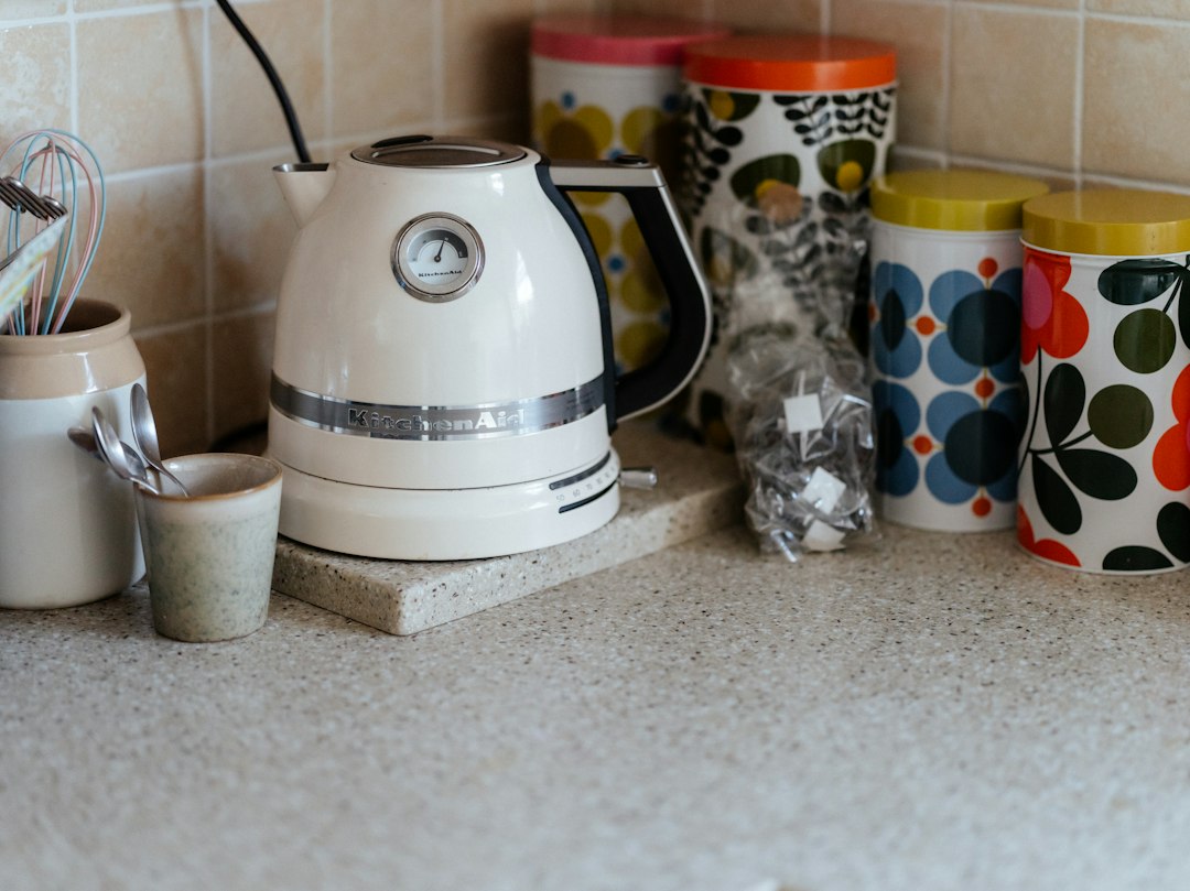 Waterkoker schoonmaken: zo doe je het stap voor stap