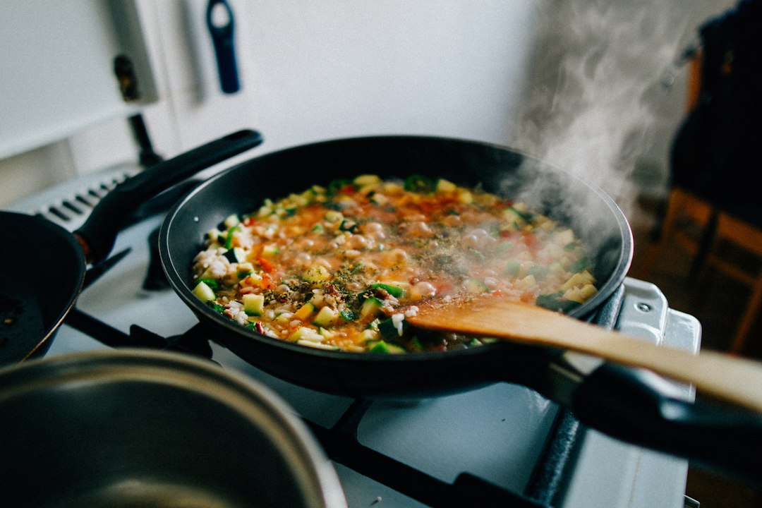 Eten opwarmen in de magnetron: zo doe je het goed en veilig