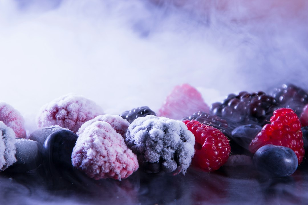 Bevroren fruit ontdooien in de magnetron: zo doe je het goed