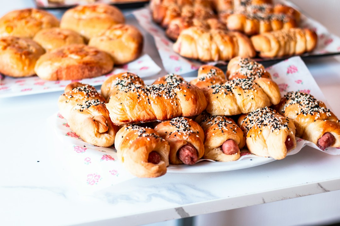 Worstenbroodjes opwarmen in de magnetron: zo doe je het goed